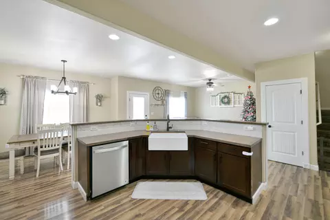 513 45th St E, Williston, ND 58801 photo 21