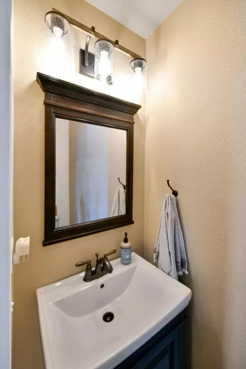 513 45th St E, Williston, ND 58801 photo 28