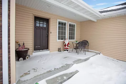 13668 Hawthorn Loop, Williston, ND 58801 photo 3