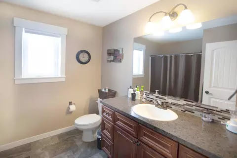 13668 Hawthorn Loop, Williston, ND 58801 photo 13