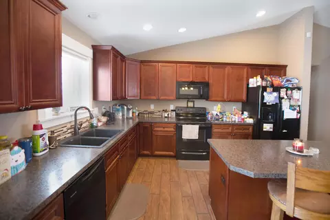 13668 Hawthorn Loop, Williston, ND 58801 photo 9