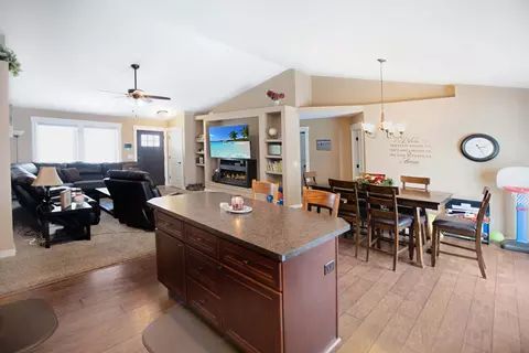 13668 Hawthorn Loop, Williston, ND 58801 photo 10