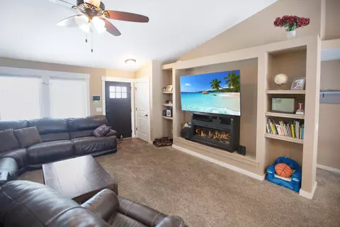 13668 Hawthorn Loop, Williston, ND 58801 photo 5