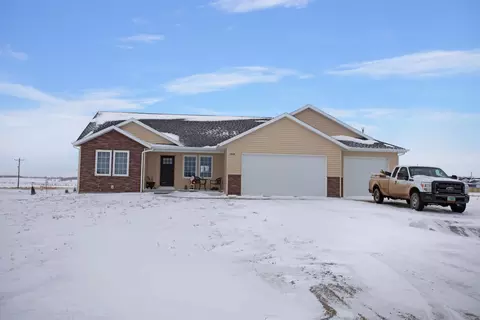 13668 Hawthorn Loop, Williston, ND 58801 photo 1