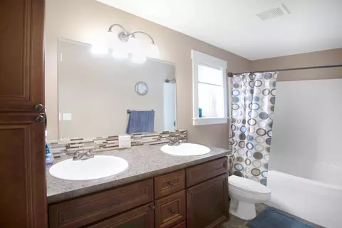 13668 Hawthorn Loop, Williston, ND 58801 photo 19