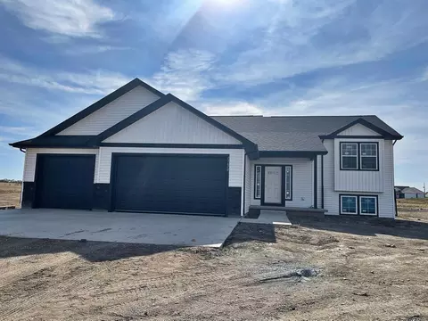 13670 Hawthorn Loop, Williston, ND 58801 photo 1