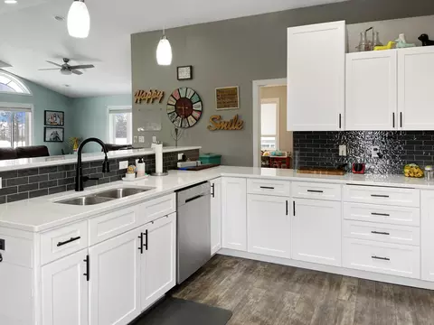 1305 26th St W, Williston, ND 58801 photo 6