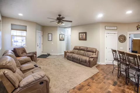 2001 18th Ave W, Williston, ND 58801 photo 2