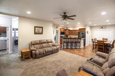 2001 18th Ave W, Williston, ND 58801 photo 3
