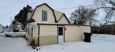 1008 6th Ave W, Williston, ND 58801 photo 2