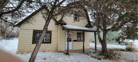 1008 6th Ave W, Williston, ND 58801 photo 1
