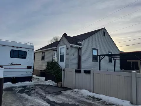 14 11th St E, Williston, ND 58801 photo 2