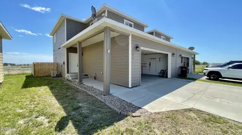 1142 9th St SW, Watford City, ND 58854