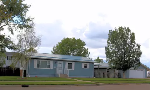 501 7th St W, Williston, ND 58801 photo 1