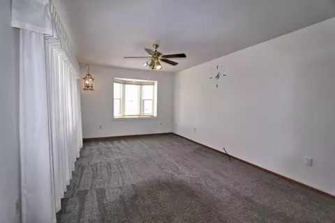 501 7th St W, Williston, ND 58801 photo 9