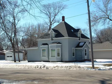 610 2nd St N, Carrington, ND 58421 photo 1