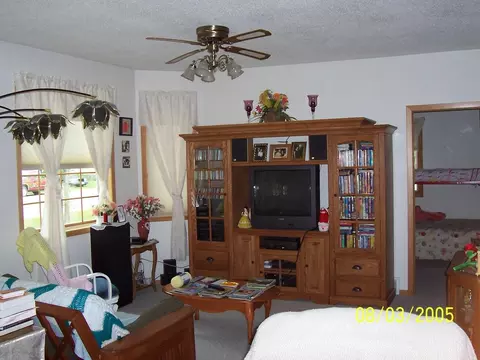 402 8th Ave, Edgeley, ND 58433 photo 3