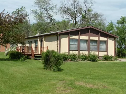 423 Grey Ave E, Bowdon, ND 58418 photo 2