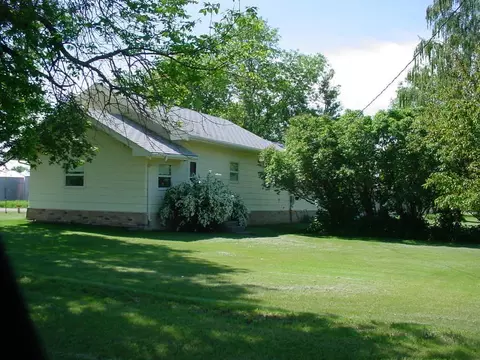 210 7th St E, Wimbledon, ND 58492 photo 2