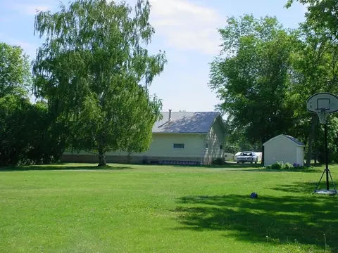 210 7th St E, Wimbledon, ND 58492 photo 3
