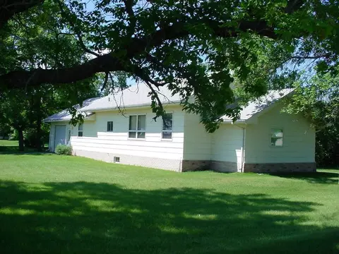 210 7th St E, Wimbledon, ND 58492 photo 1