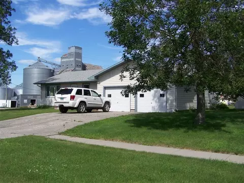 106 Florence St S, Streeter, ND 58483 photo 4