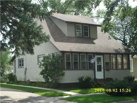 610 4th St SE, Jamestown, ND 58401 photo 1