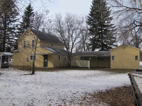 381 Chadwick Ave, Mchenry, ND 58464 photo 2