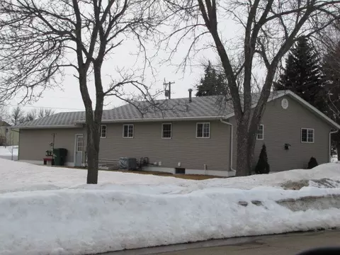 320 11th Ave S, Carrington, ND 58421 photo 2