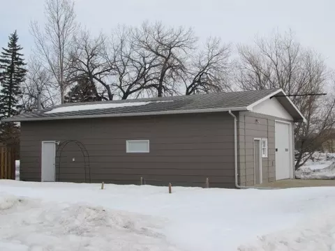 320 11th Ave S, Carrington, ND 58421 photo 3