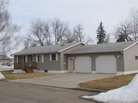 320 11th Ave S, Carrington, ND 58421 photo 1