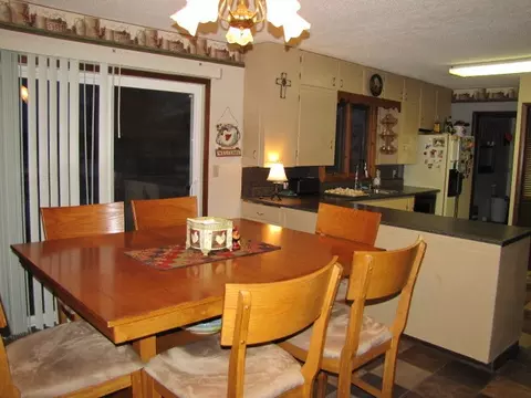 1480 3rd St S, Carrington, ND 58421 photo 2
