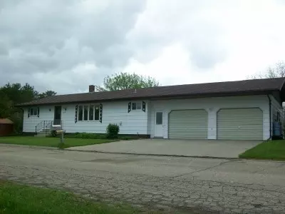 517 4th Ave E, Gackle, ND 58442 photo 2