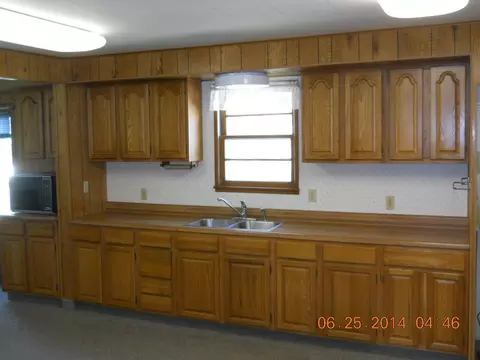 715 3rd St W, Edgeley, ND 58433 photo 3