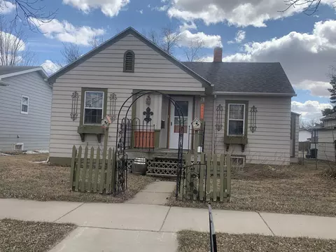 602 3rd St SE, Jamestown, ND 58401 photo 1