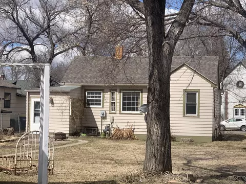 602 3rd St SE, Jamestown, ND 58401 photo 2