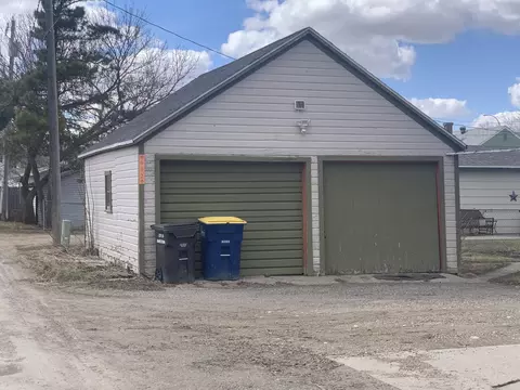 602 3rd St SE, Jamestown, ND 58401 photo 3