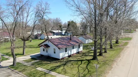 315 6th Ave, Edgeley, ND 58433 photo 1