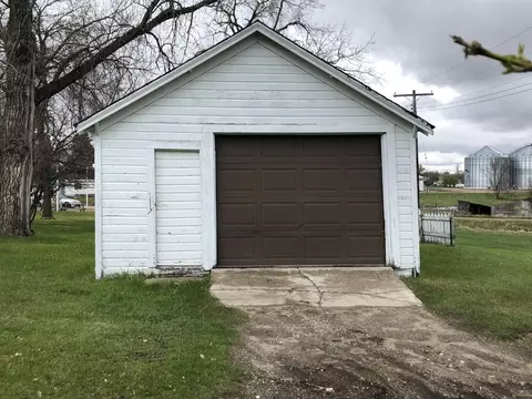 232 Helen St S, Streeter, ND 58483 photo 5