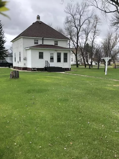 232 Helen St S, Streeter, ND 58483 photo 2