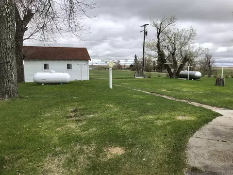 232 Helen St S, Streeter, ND 58483 photo 4