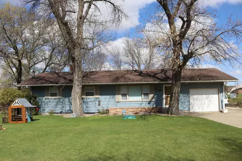 804 Riverview Dr, Valley City, ND 58072 photo 1