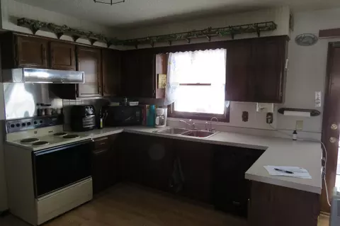 327 Maple St E, Gackle, ND 58442 photo 4