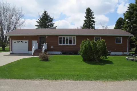 327 Maple St E, Gackle, ND 58442 photo 2