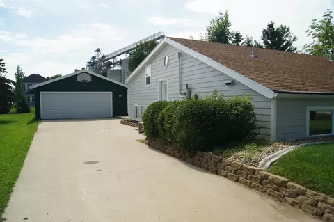 107 9th Ave E, Edgeley, ND 58433 photo 1