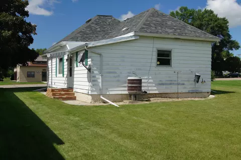 528 Main St, Gackle, ND 58442 photo 4