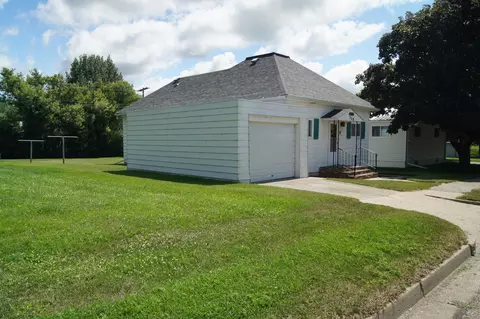 528 Main St, Gackle, ND 58442 photo 5