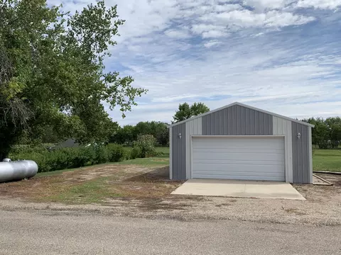 302 6th Ave E, Edgeley, ND 58433 photo 3