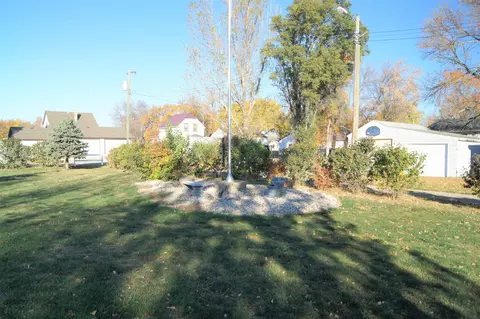 108 1 12 Ave, Edgeley, ND 58433 photo 4