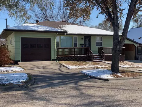 809 5th Ave SE, Jamestown, ND 58401 photo 1